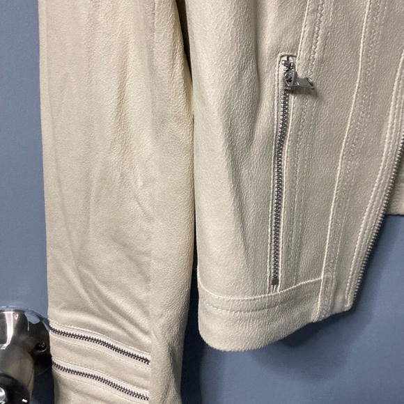 CHARLIE B Women's Cream Faux Leather Jacket - Picture 3 of 7